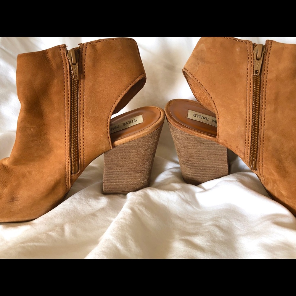 STEVE MADDEN! Buttery Suede Platform Peep Toe!